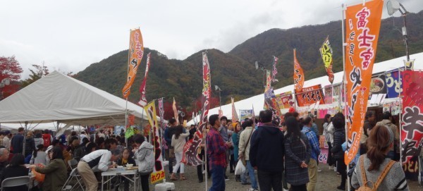 河口湖の紅葉まつりは屋台が素晴らしい 河口湖紅葉まつり情報16